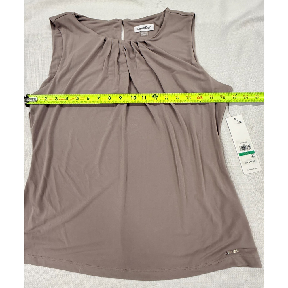 Calvin Klein Womens Sleeveless Blouse Size Large Taupe Pleated Neck NWT - Picture 6 of 8
